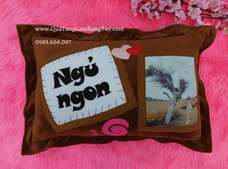 gối handmade tặng bạn gái in ảnh yêu cầu